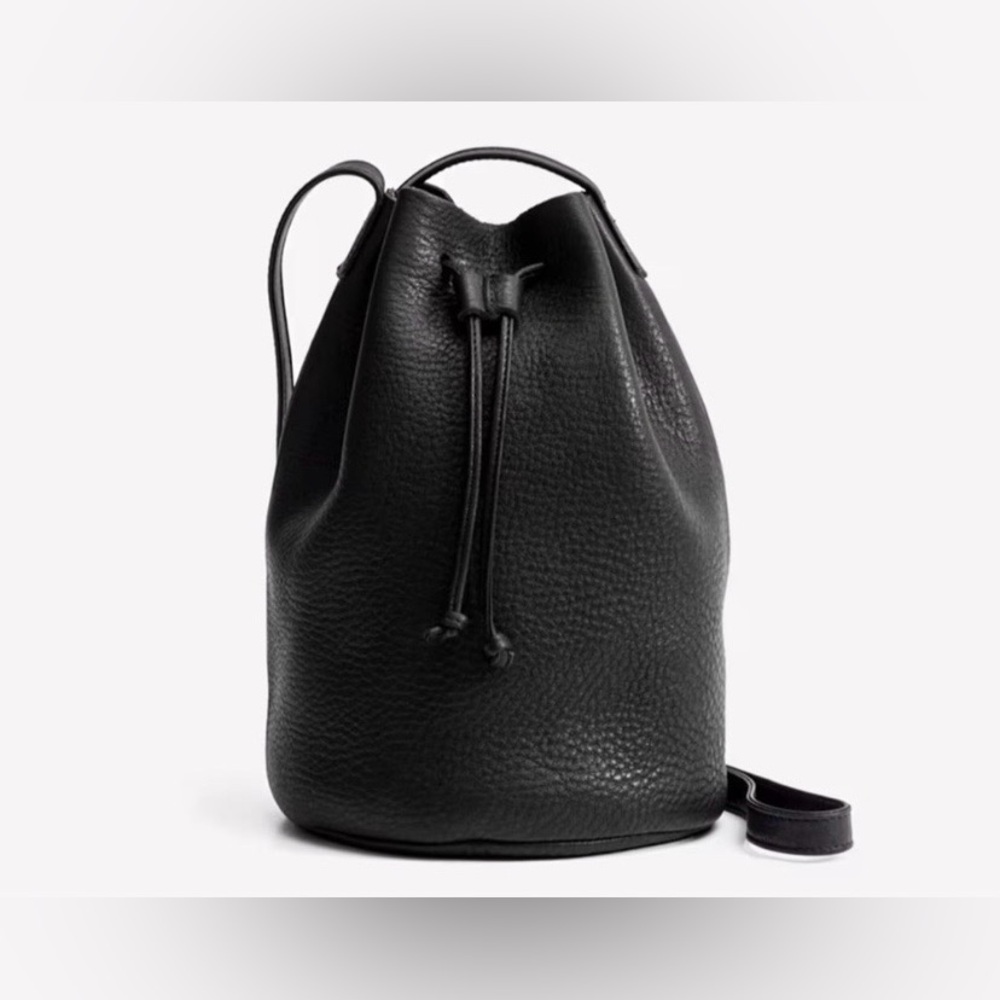 BAGGU Black Pebbled Leather Bucket Bag - Crossbody